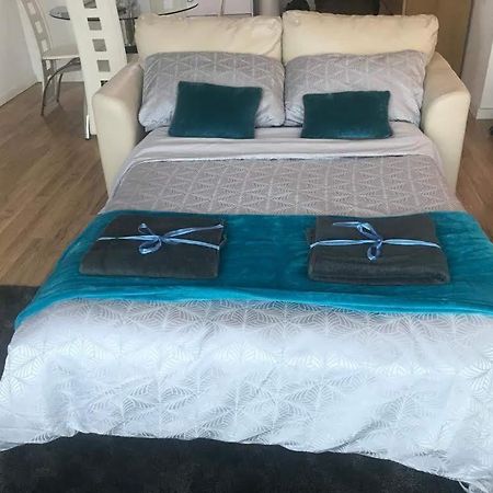 Marco Island -Very Spacious City Centre 1 Bedroom Apartment 노팅엄 외부 사진