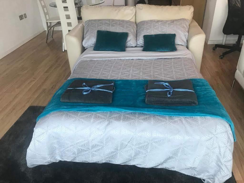 Marco Island -Very Spacious City Centre 1 Bedroom Apartment 노팅엄 외부 사진