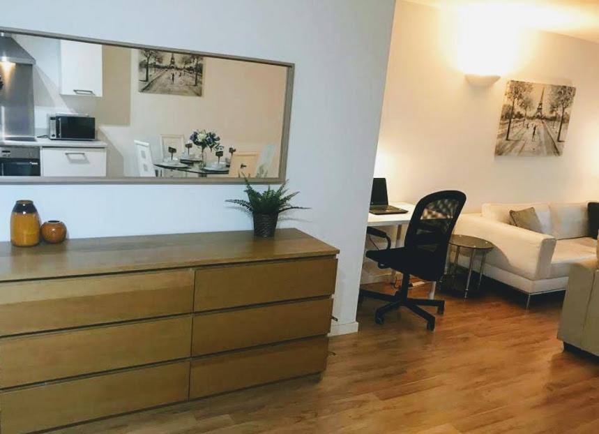 Marco Island -Very Spacious City Centre 1 Bedroom Apartment 노팅엄 외부 사진