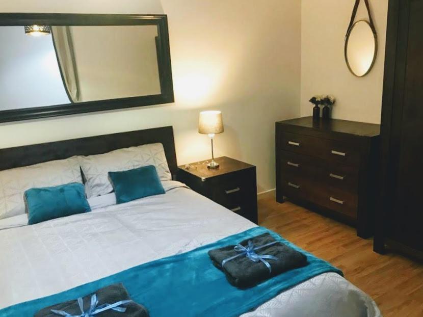 Marco Island -Very Spacious City Centre 1 Bedroom Apartment 노팅엄 외부 사진