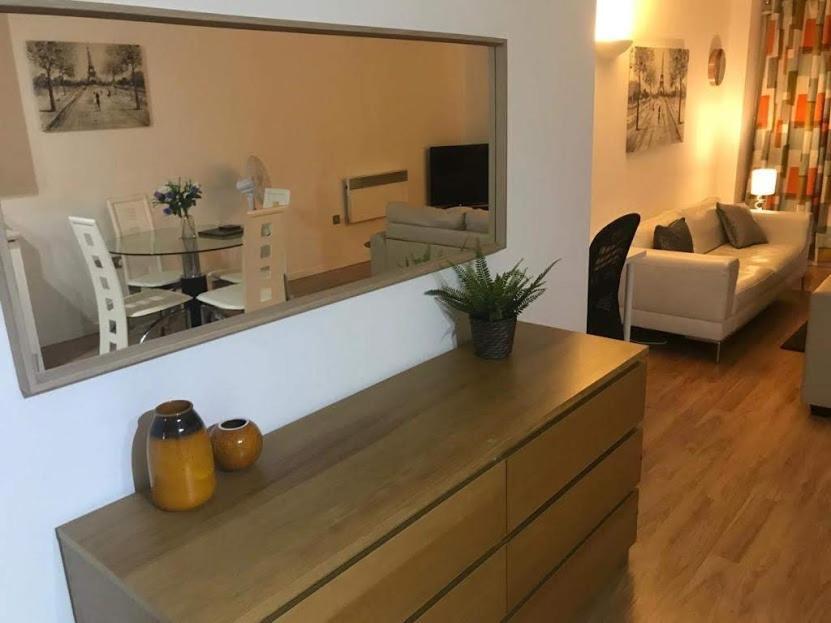 Marco Island -Very Spacious City Centre 1 Bedroom Apartment 노팅엄 외부 사진